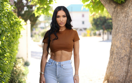 bre tiesi pretty actress galleries