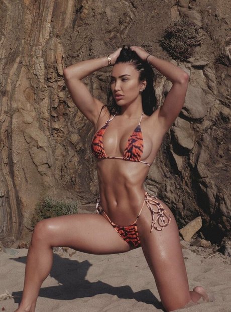 bre tiesi nude actress pictures