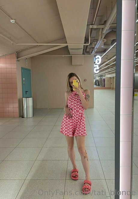 tati blonde naked star img