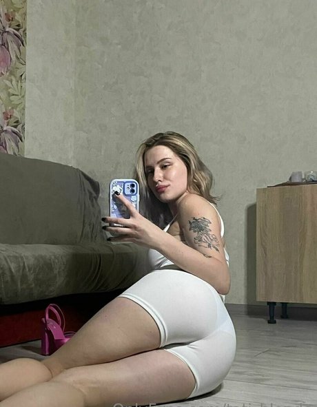 tati blonde exclusive star pictures