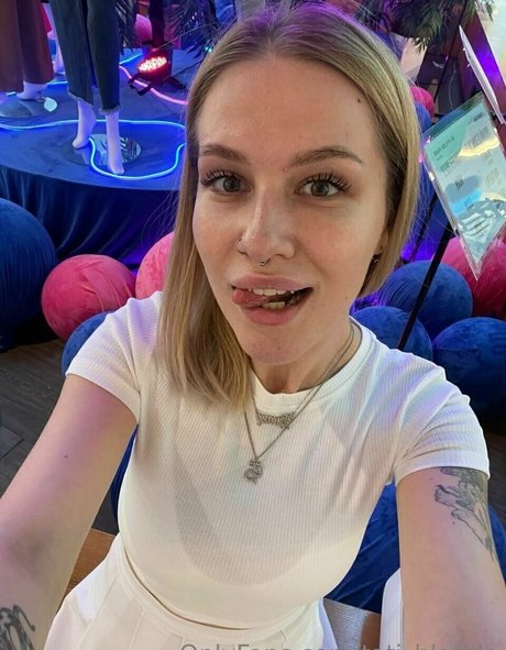 tati blonde sex model pictures