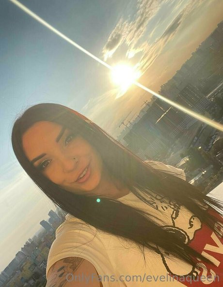 evelinaqueen pornographic star img