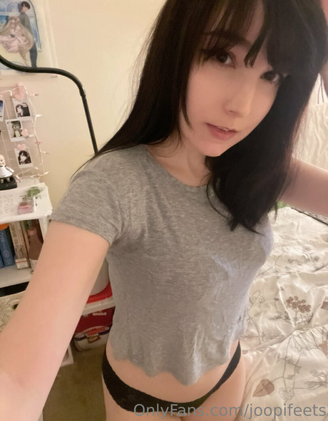 joopifeets naked actress archive