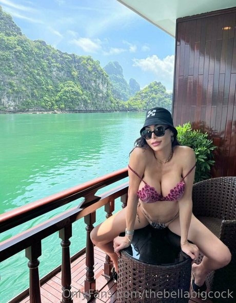 thebellabigcock pornographic model photo