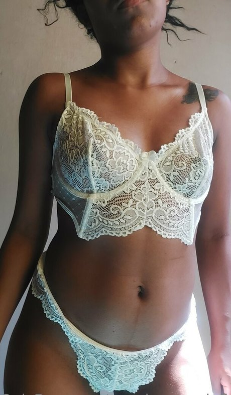 penelopemariaflores naked model img