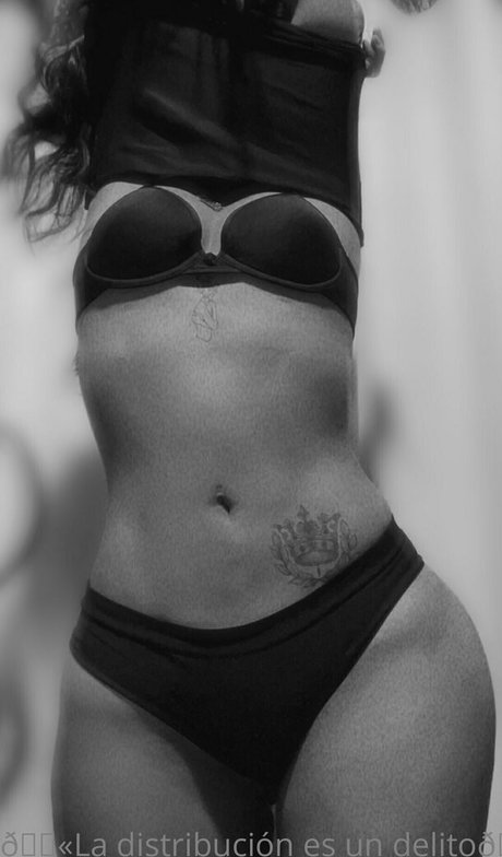 lesbian kissing onlyfans free sex galleries