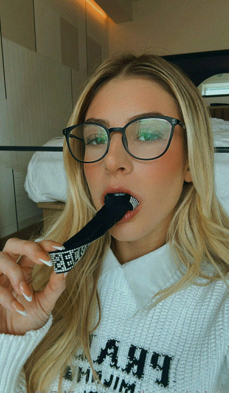 amateur mom onlyfans naked pic