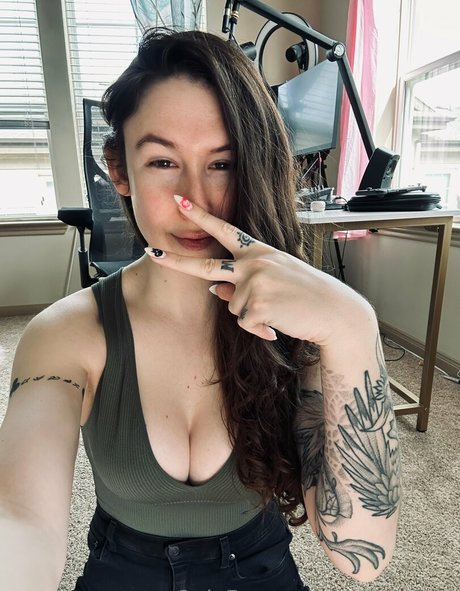 bloodyfans erotic actress picture