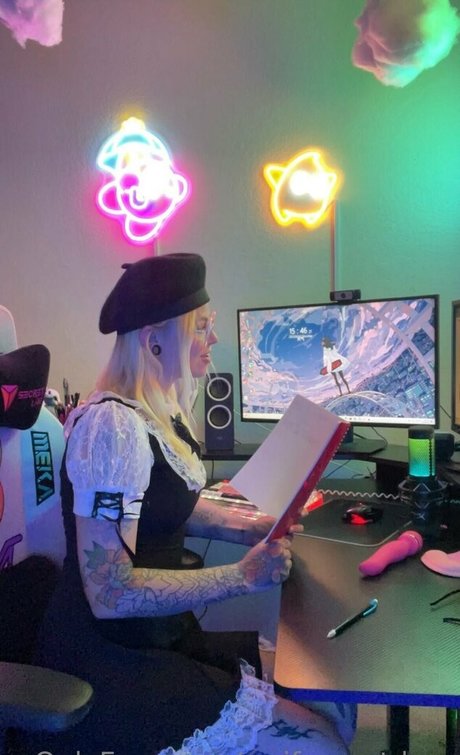 mirror selfie onlyfans free nude image