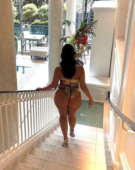 Yesjulz model xxx photo