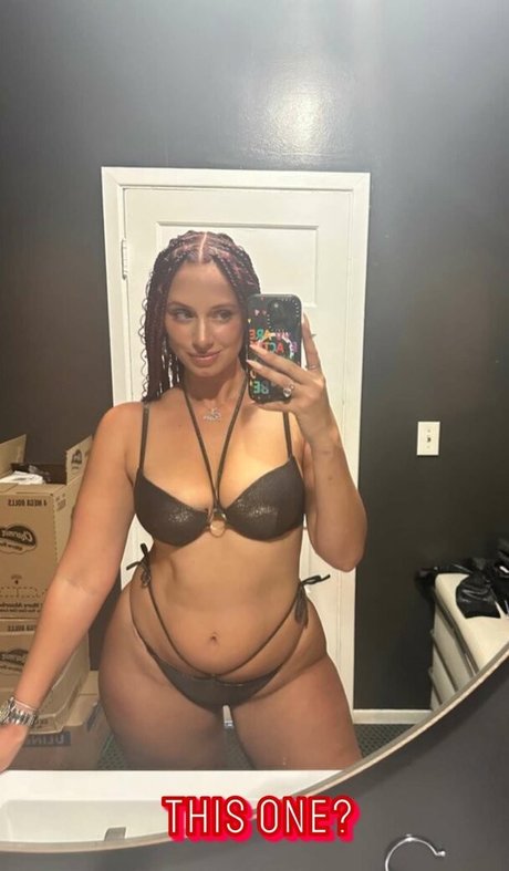 Yesjulz model porn pics