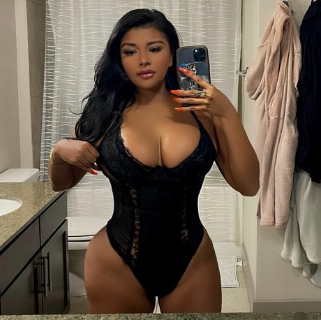 Ceciliuh_ model pics