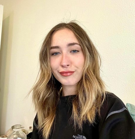 Skylar Sapphyre hd pornstar photo