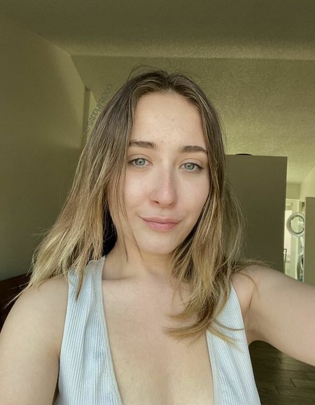 Skylar Sapphyre nude model picture