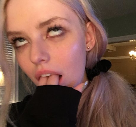 Fauxre naked actress photo