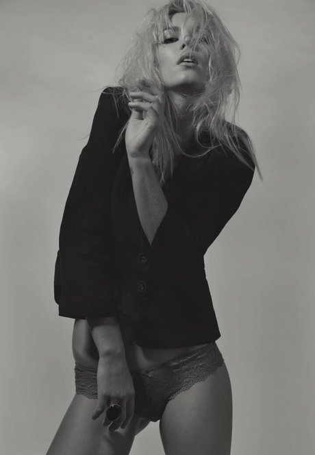 Danni Menzies star art pics