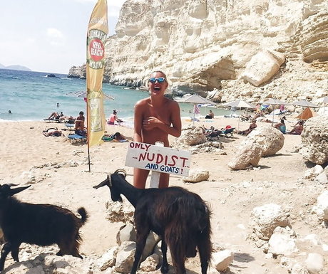 Danni Menzies star beautiful pictures