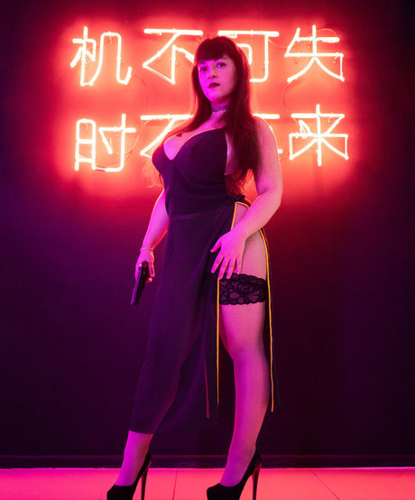 Aili Winter nude star img