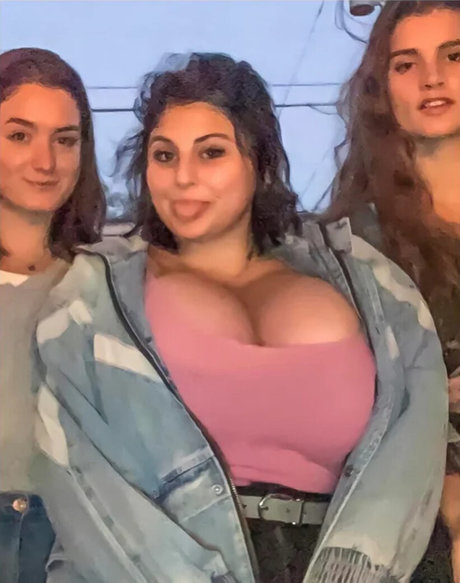 Caroline Casbon sexy star pictures