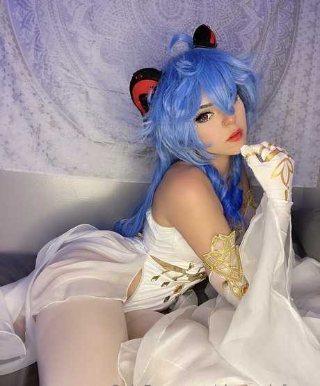 sincerelyfreya naked star img