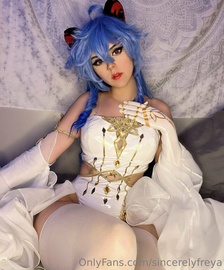 sincerelyfreya model sexy pics