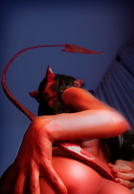 The Little Vampyr star hot picture