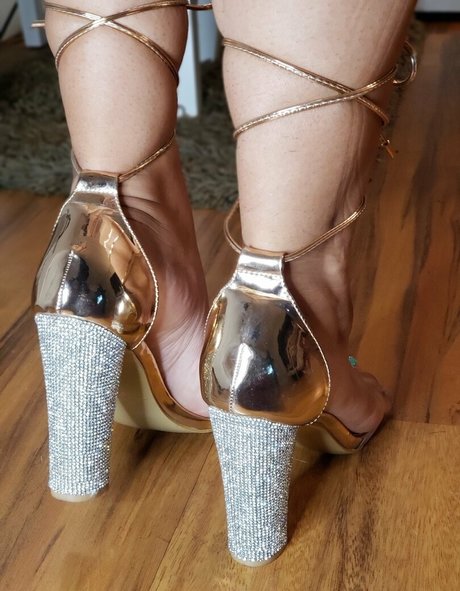 thickprsoles model pornographic pictures