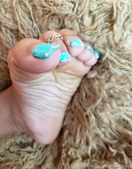 thickprsoles model free image