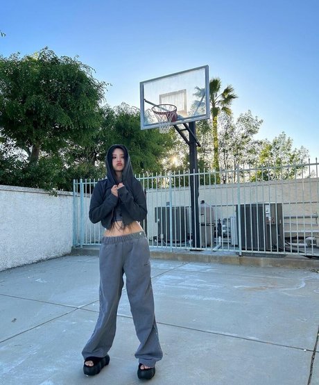 tiny pretty j model sex gallery