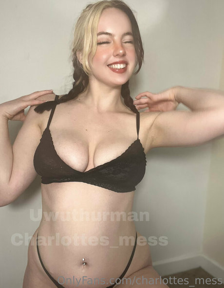 charlottes mess erotic model pic