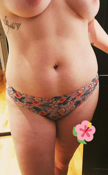 canadiannaughtyneighbour pretty star galleries