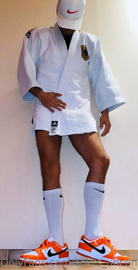 snkrs uncensored star porn pics