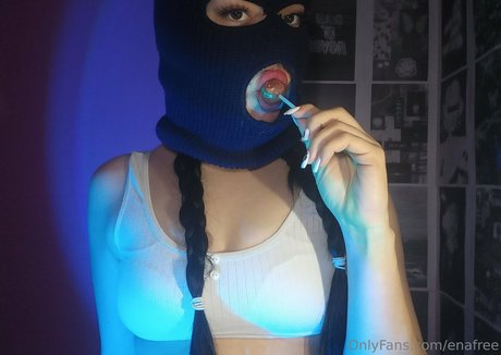 enafree sex model picture