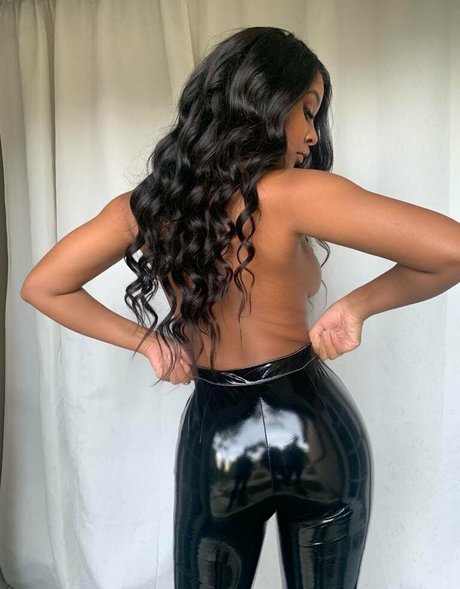 phoenixskye model nude img