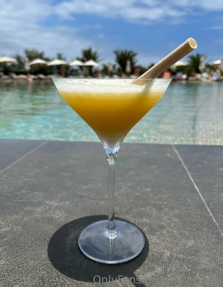 caitydrop star nude pic