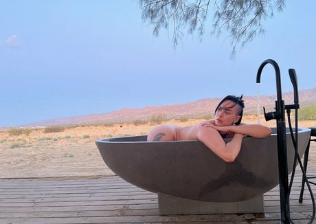 Zahra Elise porn model image