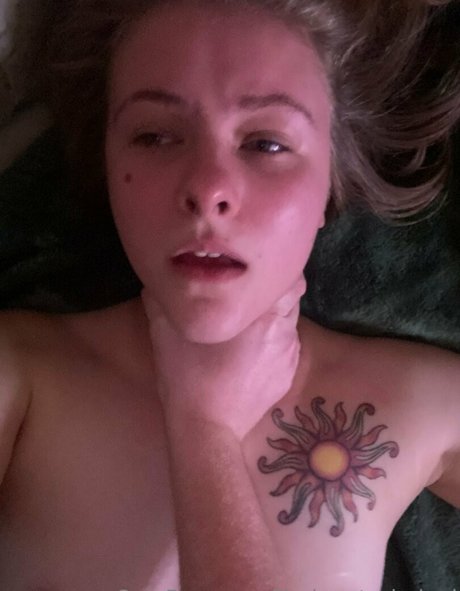 lizziegetschoked model pornographic pic