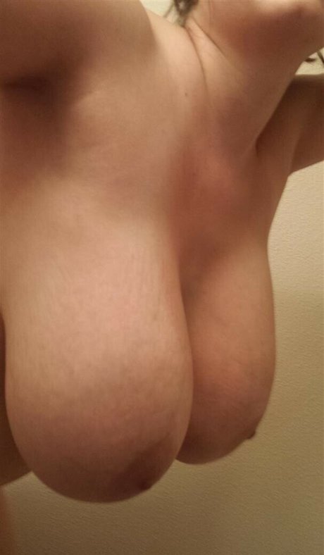 Sundreams90 model pornographic image