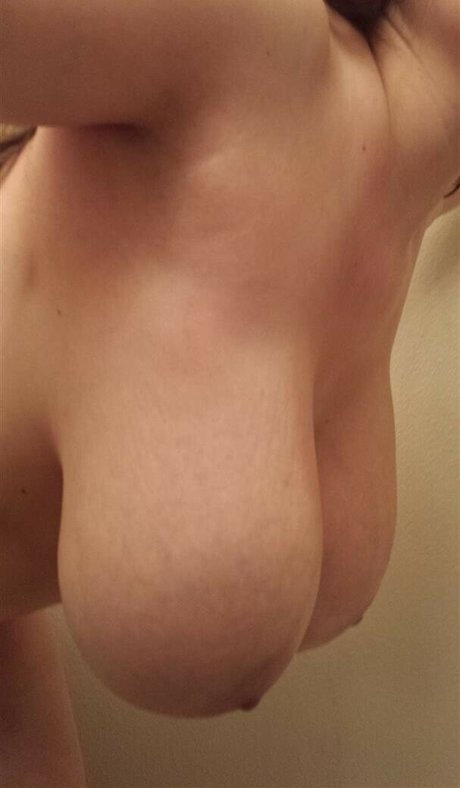 Sundreams90 pornographic actress image