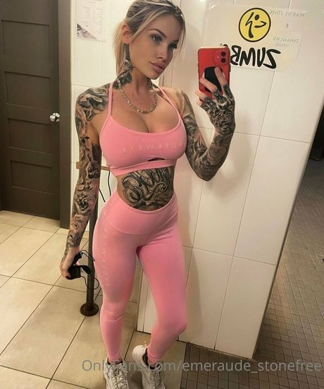 emeraude stonefree erotic model picture