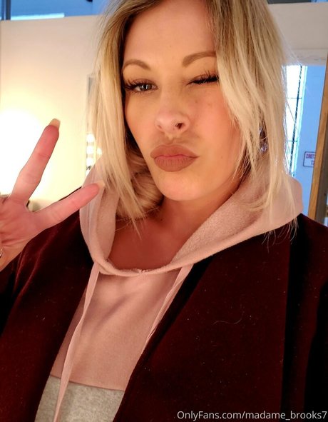 Nikki Brooks nude model gallery