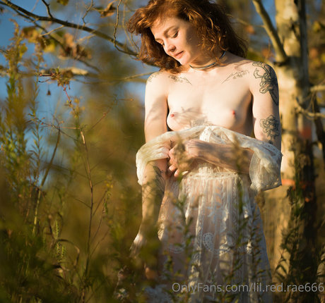 lil red rae666 hot model pic