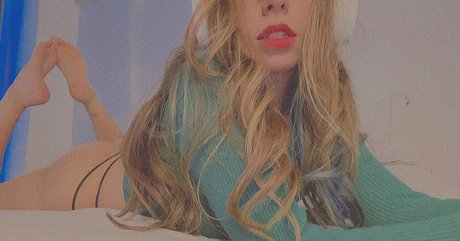 Pizza alien exclusive star pic