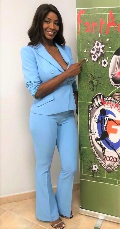 Ainett Stephens star exclusive image