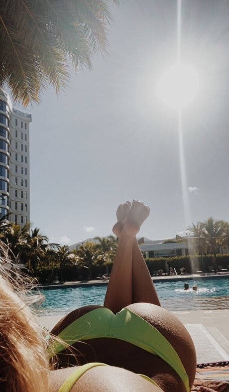 Nicole Loures pretty actress galleries