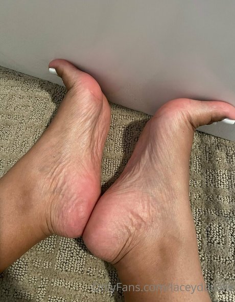 LaceyDuvalle sexy star photo