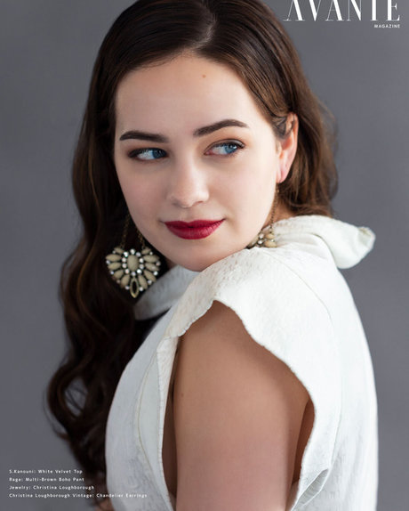 Mary Mouser hot model pictures