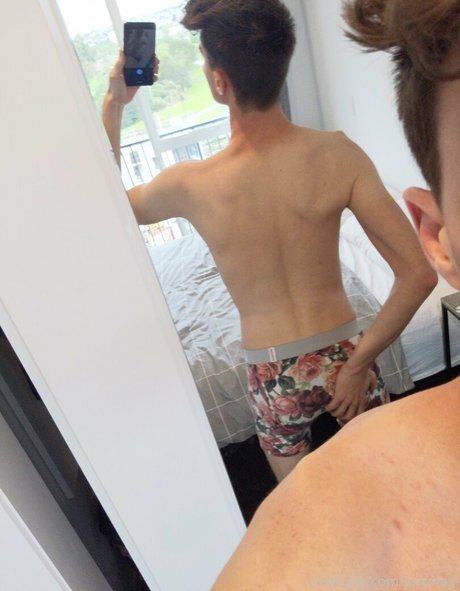 justmax_ model erotic galleries