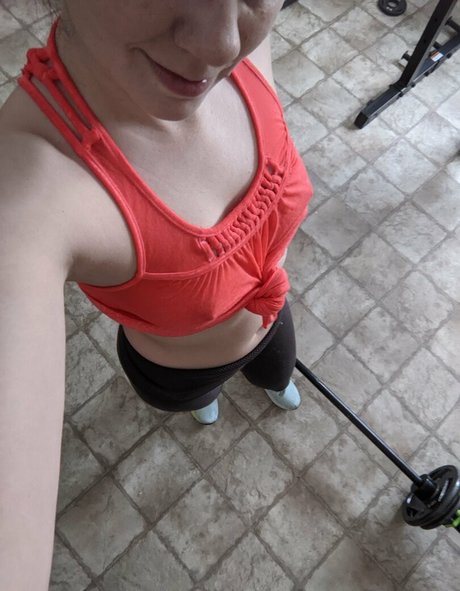 chloe mae nude model image