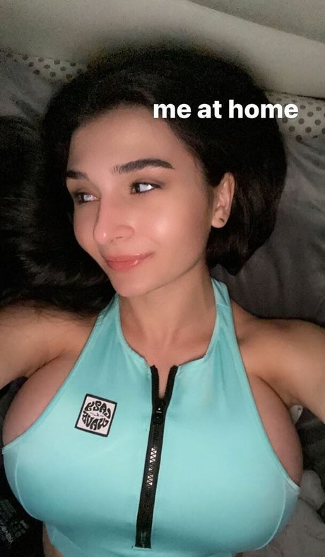 Molly Kazi naked star image